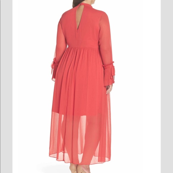 Lost Ink • Pleated Maxi Dress - Picture 2 of 2